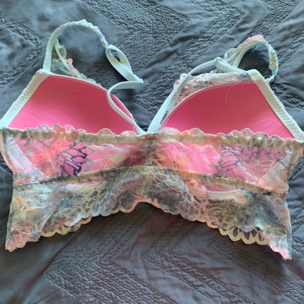 VS Bra - Picture 3 of 4